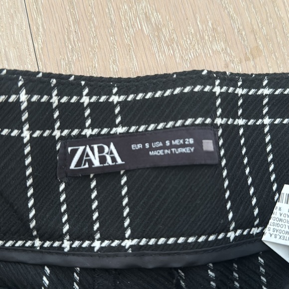 Zara Shorts - Picture 2 of 2